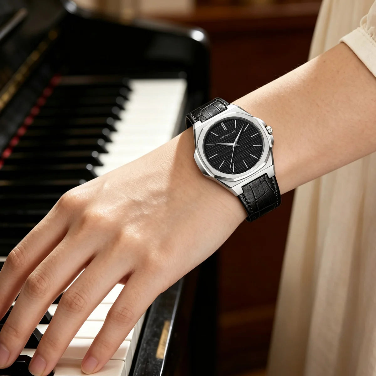 Montre femmes et Homme HANNAH MARTIN en cuir et acier inoxydable, mouvement japonais