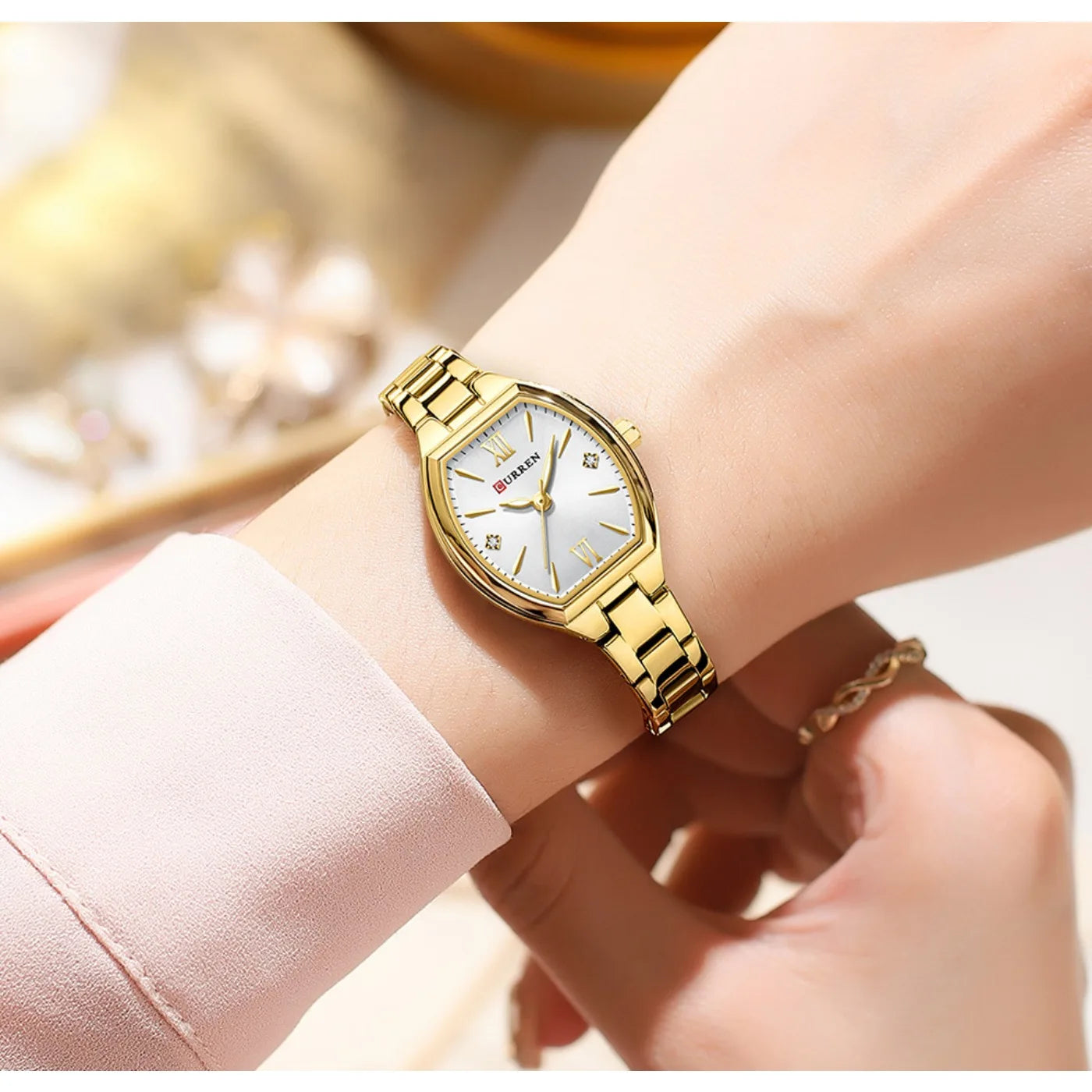 Montre CURREN pour femmes, élégante et simple de forme tonneau, à quartz, bracelet élastique, style rétro, pour femmes